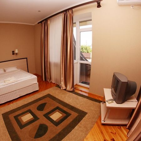 Uyut Hotel Chernigov Exterior foto
