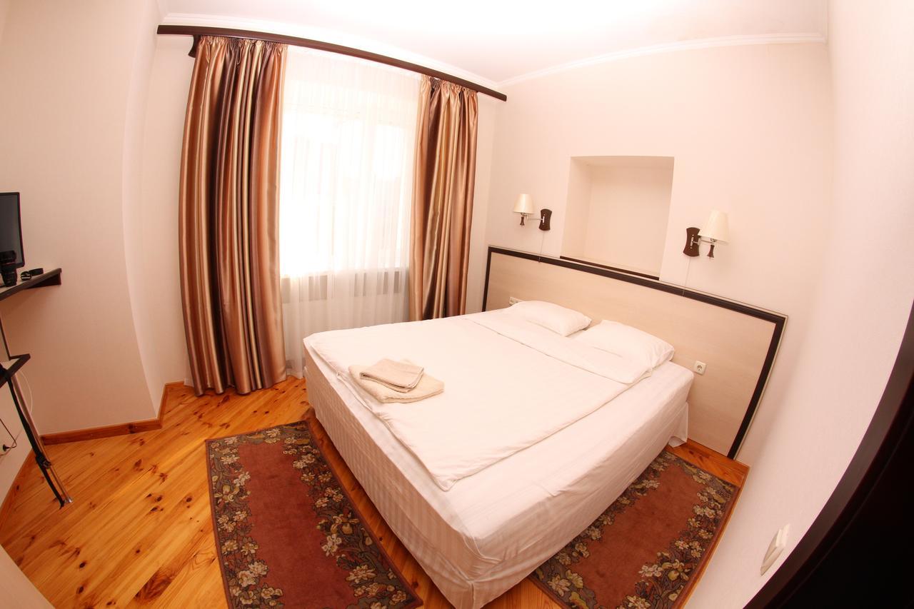 Uyut Hotel Chernigov Exterior foto