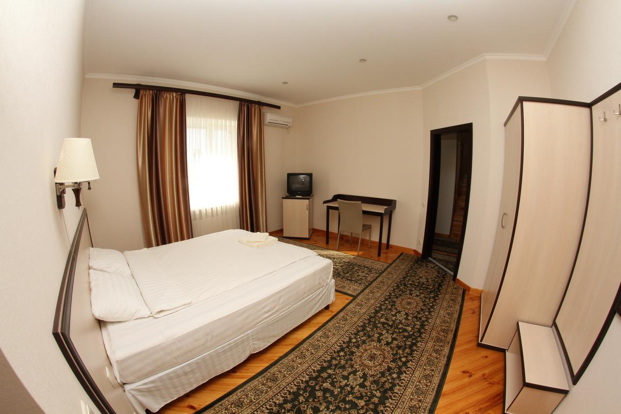 Uyut Hotel Chernigov Exterior foto