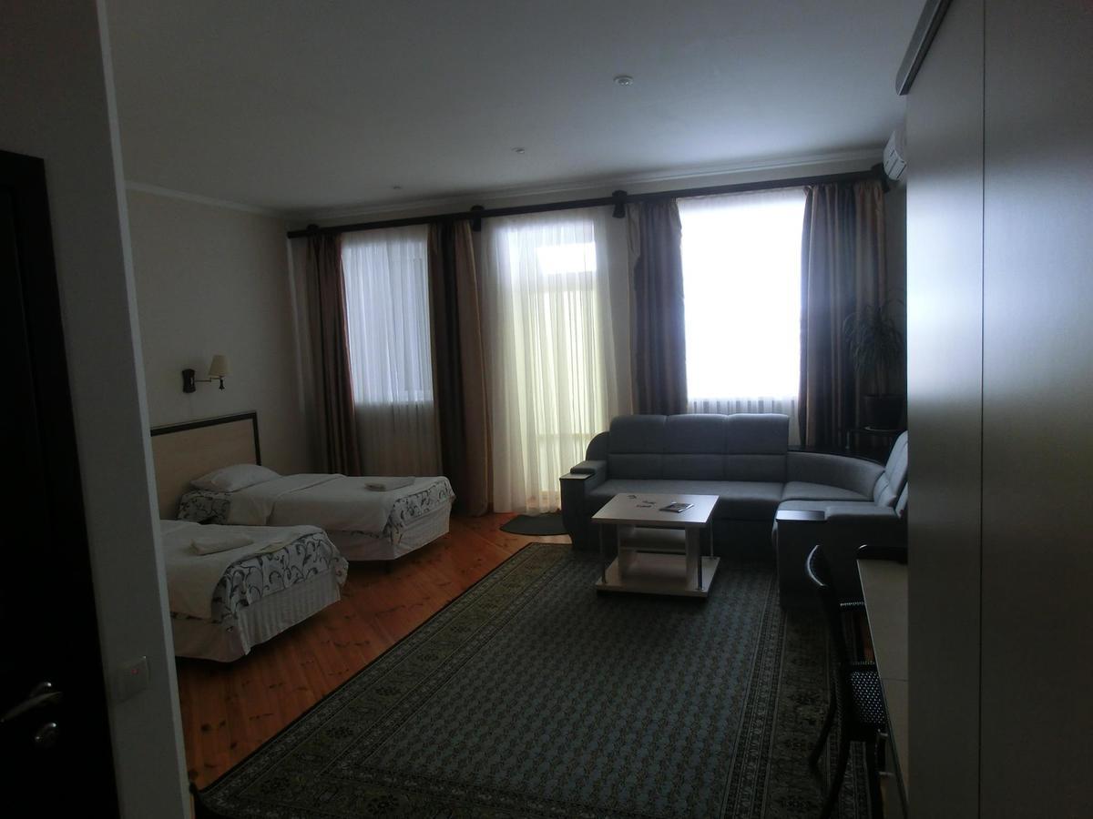 Uyut Hotel Chernigov Exterior foto